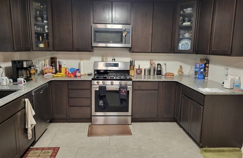 South Kansas City House | Two story ranch sleeps 8 in the quaint area of KC, only 8 miles from KC Stadium
