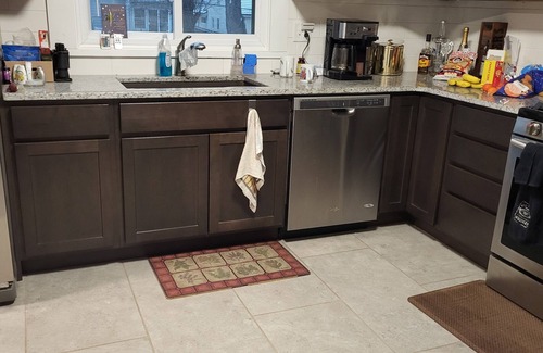 South Kansas City House | Two story ranch sleeps 8 in the quaint area of KC, only 8 miles from KC Stadium