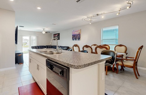 Sun City Center House | Two-story waterfront retreat with a full kitchen, central AC, & washer/dryer