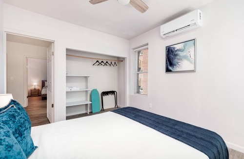 DeBaliviere Place Apartment | Two Stylish 2BR Apt CozySuites w parking