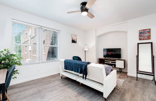 DeBaliviere Place Apartment | Two Stylish 2BR Apt CozySuites w parking