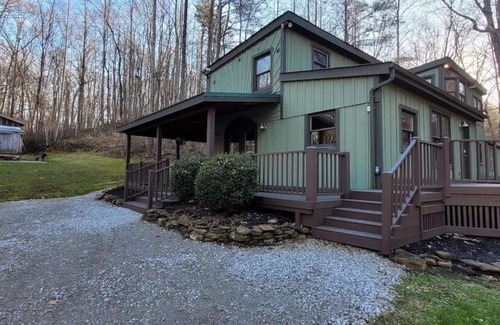Rockbridge Cabin | Two Trees - Unique Custom Cabin with Game Room & Covered Hot Tub