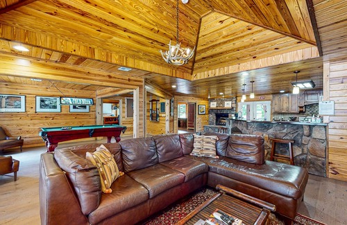 Maysville Cabin | Two water-view cabins with grills, fireplaces, shared amenities, cable, AC