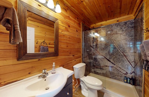Maysville Cabin | Two water-view cabins with grills, fireplaces, shared amenities, cable, AC