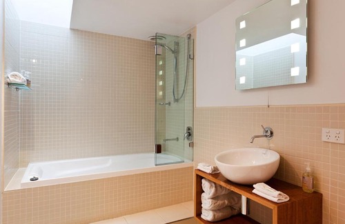 Launceston CBD Apartment | TWOFOURTWO Boutique Apartments
