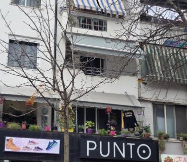 Blloku Apartment | TwoViews Apartaments