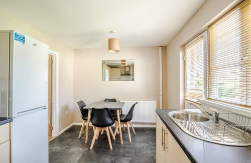 Pontlliw and Tircoed House | Twyn Lodge - 3 Bed House