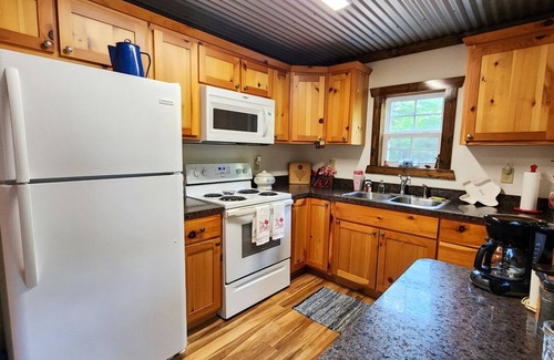 Quitman Cabin | TX HICKORY HIDEOUT CABIN: Spiritual Retrt, Country Resort for Rest & Restoration