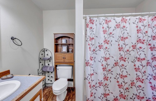Fredericksburg Bed & Breakfast | TX Wine Room:Peaceful resort just 10mins from Fredericksburg & TX wine country!