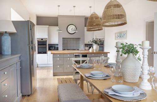 Llanerchymedd Cottage | Tŷ a Chaban Carmel - Carmel House and Cabin - sleeps 22, stunning views, hot tub & wood burner