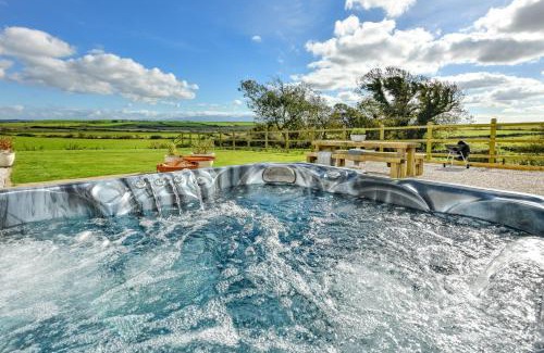 Llanerchymedd House | Ty a Chaban Carmel - Carmel House and Cabin