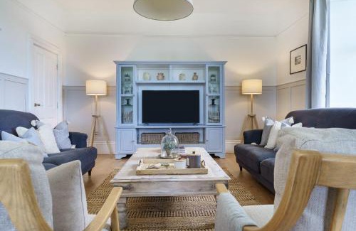 Llanerchymedd House | Ty a Chaban Carmel - Carmel House and Cabin