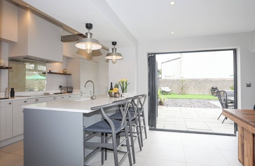 Cemaes Bay Cottage | TY BARA, pet friendly, country holiday cottage in Cemaes Bay