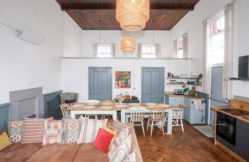 Henryd Cottage | TY CAPEL VESTRY, pet friendly, with a garden in Conwy