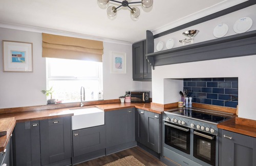 Henryd Cottage | TY CAPEL VESTRY, pet friendly, with a garden in Conwy