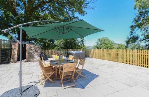 Pontypridd House | Ty Ffarm at Gellilwch