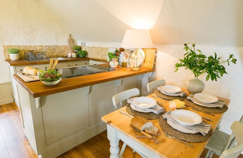 Pentraeth Cottage | Ty Fry Cottage - a cosy fire that sleeps 4 guests in 2 bedrooms