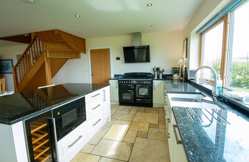 Llanfaethlu Cottage | Ty Glan y Mor - sleeps 10 guests in 4 bedrooms