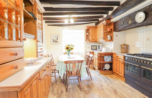 Llanelltyd House | TY GLAN YR AFON, pet friendly, with open fire in Dolgellau