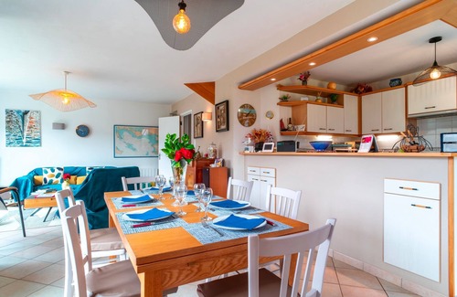 Locmariaquer House | Ty Kéréré - Maison 3★ - Calme, Grand Jardin Arboré, 500m plage