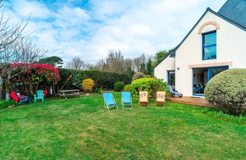 Locmariaquer House | Ty Kéréré - Maison 3★ - Calme, Grand Jardin Arboré, 500m plage