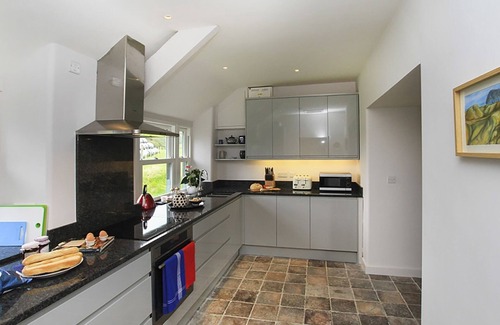 Porthmadog Cottage | TY MAWR PORTHMADOG, pet friendly, with open fire in Porthmadog