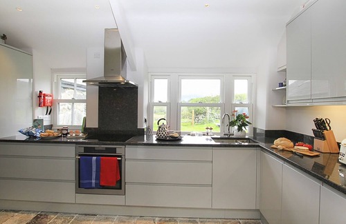 Porthmadog Cottage | TY MAWR PORTHMADOG, pet friendly, with open fire in Porthmadog