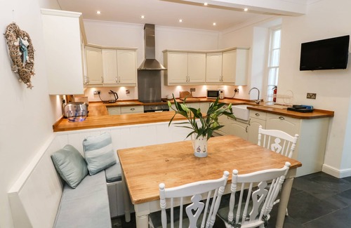 Morfa Bychan Cottage | TY'R YSGOL, pet friendly, luxury holiday cottage in Morfa Bychan