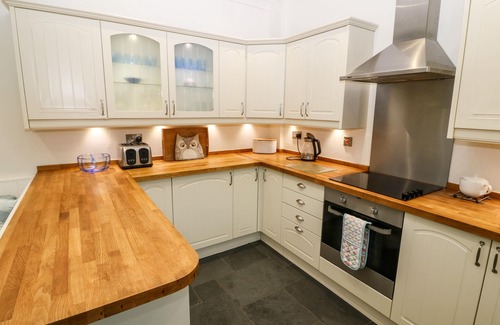 Morfa Bychan Cottage | TY'R YSGOL, pet friendly, luxury holiday cottage in Morfa Bychan