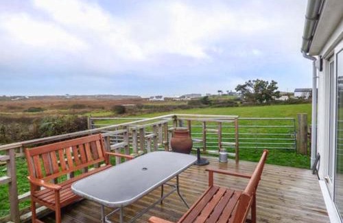 Rhoscolyn House | Ty Woods Cottage