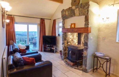 Rhoscolyn House | Ty Woods Cottage
