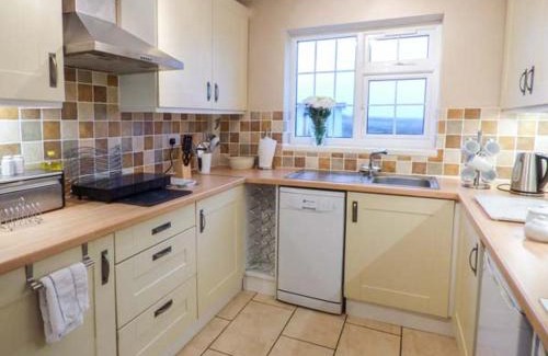 Rhoscolyn House | Ty Woods Cottage