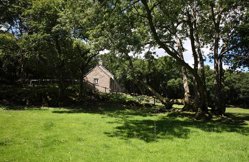 Tal-y-Cafn Cottage | Tyddyn Derwen - Three bedrooms, one en-suite shower room, one bathroom