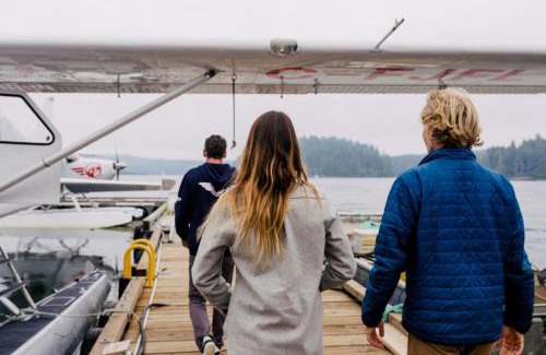 Ucluelet House | Tyee Retreat Cozy Lofted 1 Bedroom Cabin