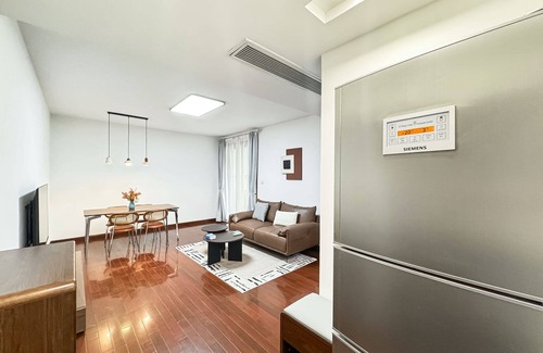 Changning Apartment | Tyms 2BR with Kitchen 5min to Metro