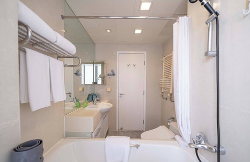 Xujiahui Bed & Breakfast | Tyms Modern 2BR 1BA Apt Yongxin