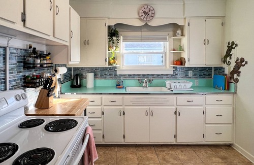 Gulfport House | Tyn & Marty's Old-Fashioned Beach Cottage