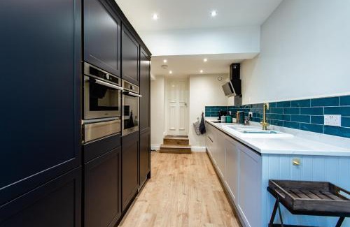 North Shields Apartment | Tyne Square - historic property - modern facilities