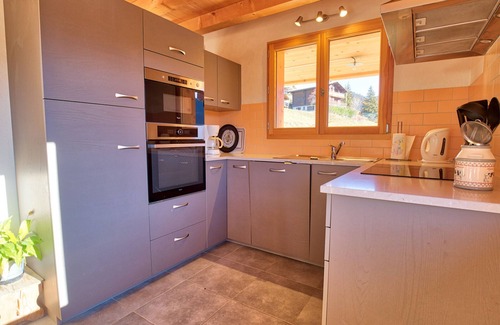 Notre-Dame-de-Bellecombe Ski Chalet | Typical chalet, 4 bedrooms, mountain view, WIFI, parking