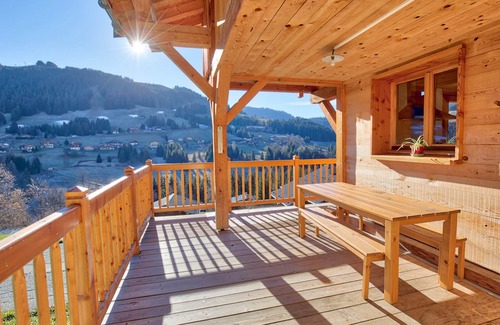Notre-Dame-de-Bellecombe Ski Chalet | Typical chalet, 4 bedrooms, mountain view, WIFI, parking