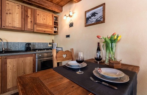 Valtournenche Apartment | Typical apartment with access to the slopes in Valtournenche