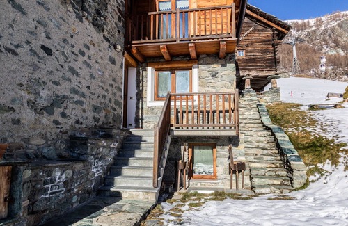 Valtournenche Apartment | Typical apartment with access to the slopes in Valtournenche