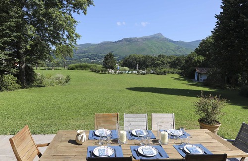 Ascain House | Typical basque house on 65.000 sq ft Outstanding view Heated pool Climatisation
