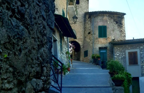Cineto Romano House | Typical home country quaint with antique furniture