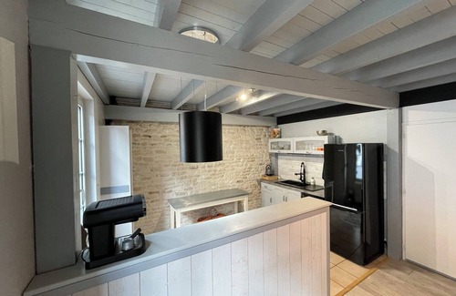 Sansais House | Typical house in the Marais Poitevin with private pontoon and rowing boat