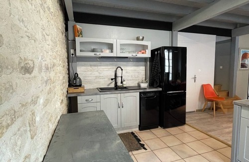 Sansais House | Typical house in the Marais Poitevin with private pontoon and rowing boat