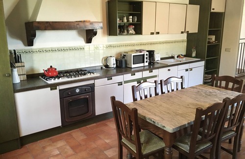 Cortona Villa | Typical house with large pool and lovely views