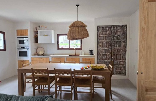 Cunit House | Typical ibiza-style family villa with large swimming pool 15 mn from Sitges