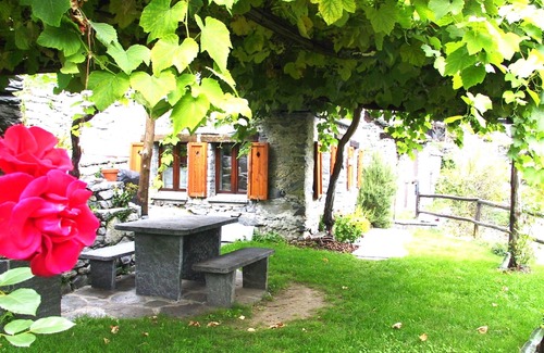 Foroglio House | Typical rustico in the rear Maggia Valley on a sunny hillside on the edge of the village