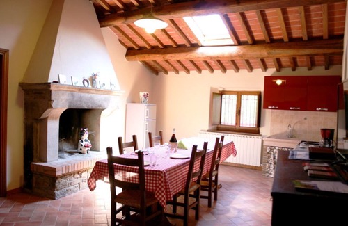 Arezzo Villa | Typical stone farmhouse with private pool and garden situated in a hilly position a few km from the